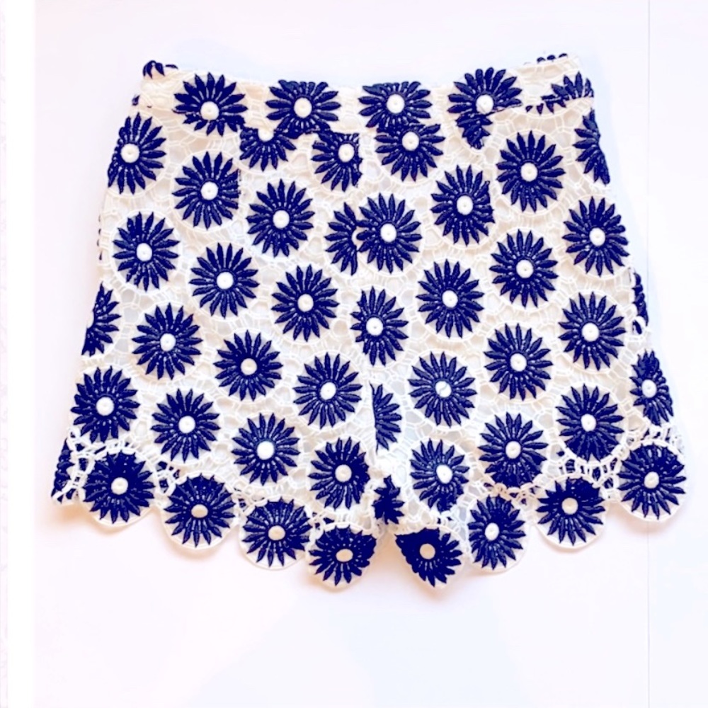 🎉HP🎉 NWT Lucy Paris White Crochet Lace Shorts - Picture 2 of 4